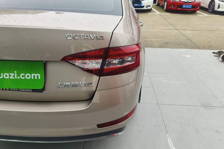 Used Skoda Octavia 2019 TSI230 DSG Luxury Edition Right Rear Taillight