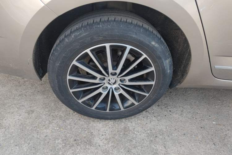 Used Skoda Octavia 2019 1.5L Automatic Smart Drive Luxury Edition China VI Standard Right Rear Wheel Hub