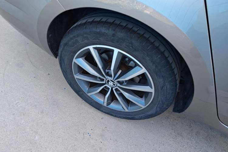 Used Skoda Octavia 2019 1.5L Automatic SmartDrive Comfort Edition China VI Standard Right Rear Wheel Hub