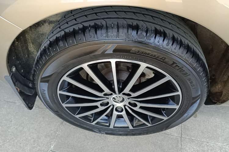Used Skoda Octavia 2019 1.5L Automatic Smart Drive Luxury Edition China VI Standard Right Rear Wheel Hub