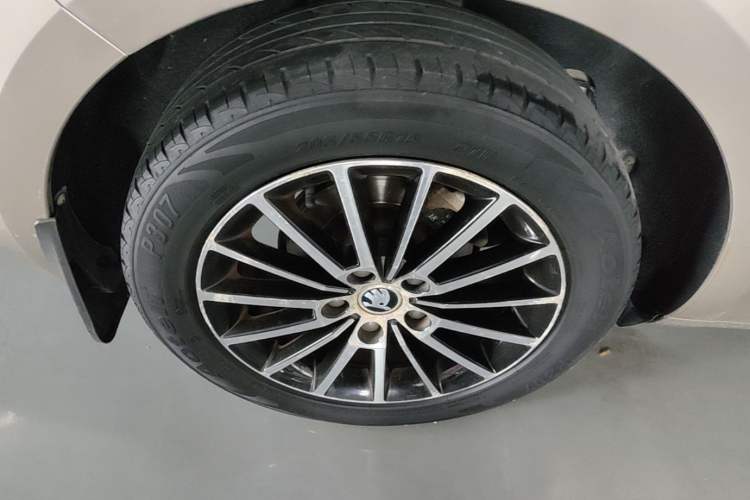 Used Skoda Octavia 2019 1.5L Automatic Smart Drive Luxury Edition China VI Standard Right Rear Wheel Hub