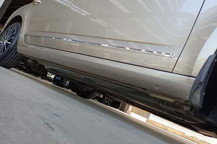 Used Skoda Octavia 2019 1.5L Automatic Smart Drive Luxury Edition China VI Standard Right Side Sill