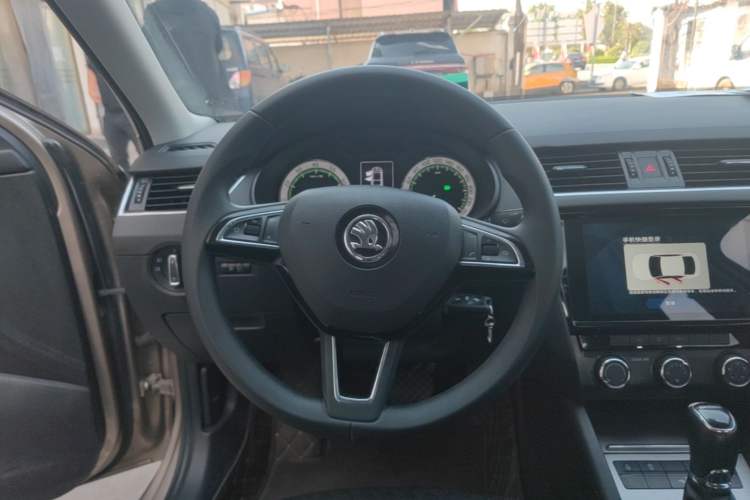 Used Skoda Octavia 2019 1.5L Automatic Smart Drive Luxury Edition China VI Standard Steering Wheel