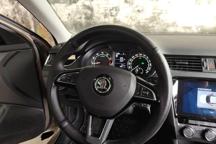 Used Skoda Octavia 2019 TSI230 DSG Smart & Comfort Edition China VI Standard Steering Wheel