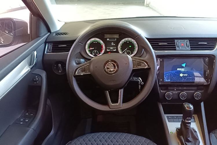 Used Skoda Octavia 2019 1.5L Automatic Smart Drive Luxury Edition China VI Standard Steering Wheel