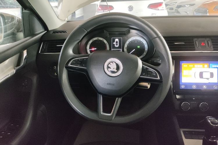 Used Skoda Octavia 2019 1.5L Automatic Smart Drive Luxury Edition China VI Standard Steering Wheel