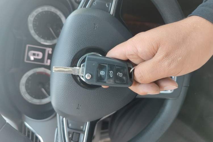 Used Skoda Octavia 2019 1.5L Automatic Smart Drive Luxury Edition China VI Standard Vehicle Key