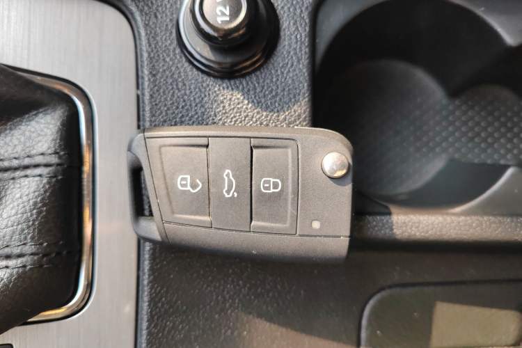 Used Skoda Octavia 2019 TSI280 DSG SmartDrive Luxury Edition China VI Vehicle Key