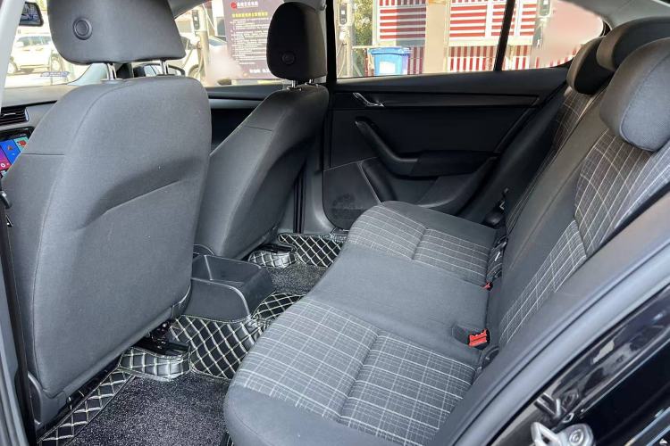Used Skoda Octavia 2020 1.5L Manual Standard Edition Interior 3
