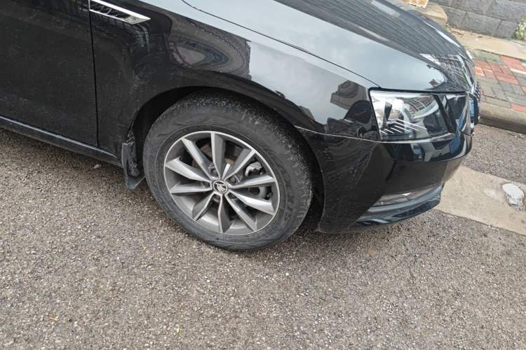 Used Skoda Octavia 2020 1.5L Automatic SmartDrive Comfort Edition Right Front Wheel Hub