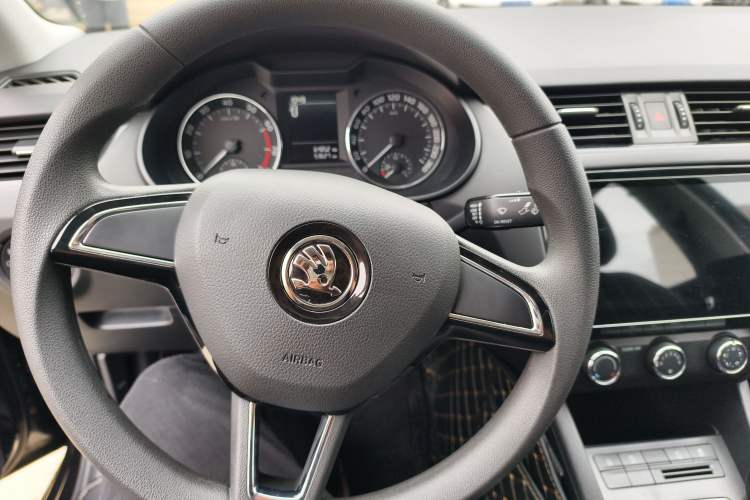 Used Skoda Octavia 2020 1.5L Manual Standard Edition Steering Wheel