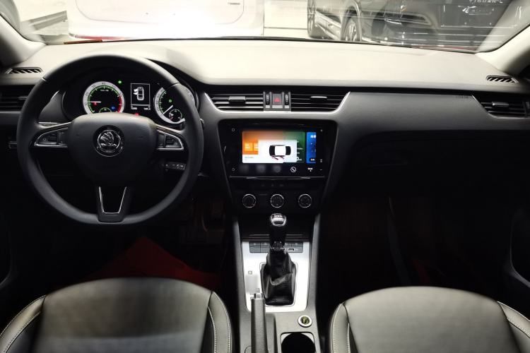 Used Skoda Octavia 2020 TSI280 DSG SmartDrive Luxury Edition Center Console