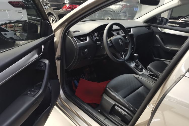 Used Skoda Octavia 2020 TSI280 DSG SmartDrive Luxury Edition Driver Seat