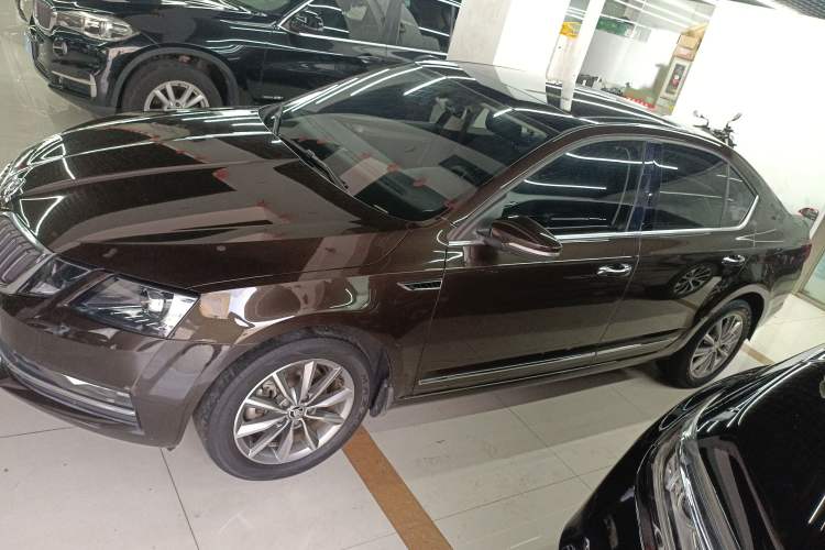Used Skoda Octavia 2020 1.5L Automatic SmartDrive Luxury Edition Exterior 3