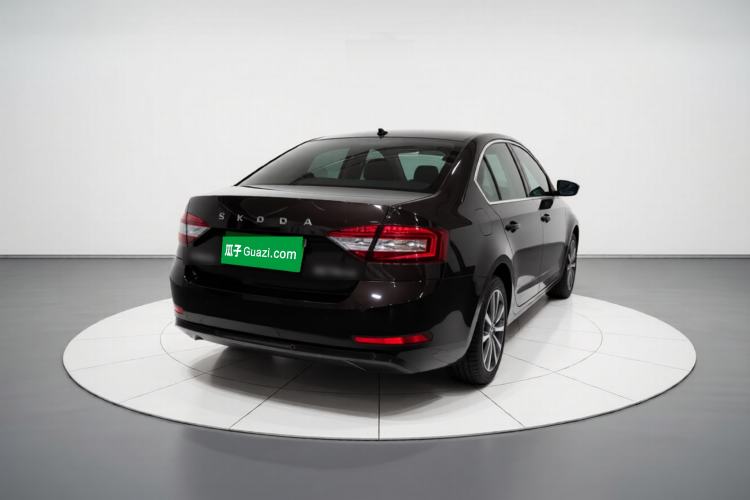 Used Skoda Octavia 2020 1.5L Automatic SmartDrive Luxury Edition Exterior 4