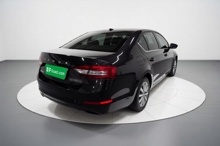 Used Skoda Octavia 2020 1.5L Automatic SmartDrive Luxury Edition Exterior 5
