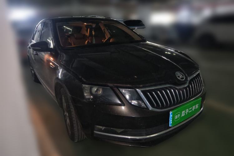 Used Skoda Octavia 2020 1.5L Automatic SmartDrive Luxury Edition Front Right 45 Deg