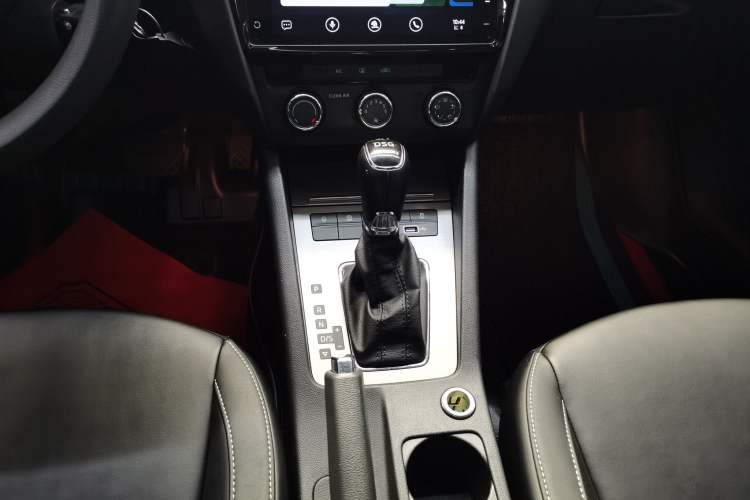 Used Skoda Octavia 2020 TSI280 DSG SmartDrive Luxury Edition Gear Lever