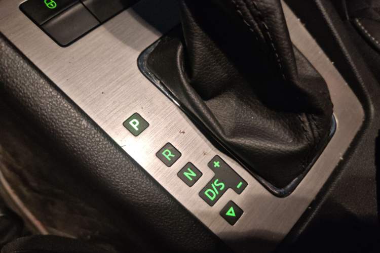 Used Skoda Octavia 2020 1.5L Automatic SmartDrive Luxury Edition Gear Lever
