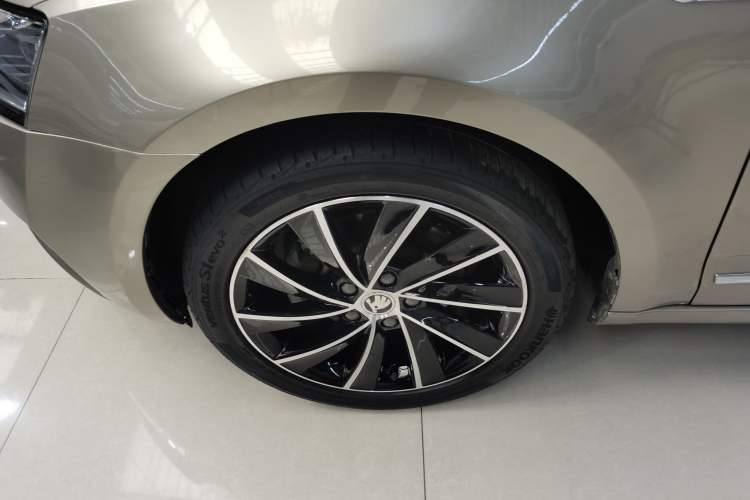 Used Skoda Octavia 2020 TSI280 DSG SmartDrive Luxury Edition Left Front Wheel Hub