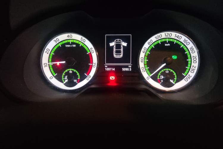 Used Skoda Octavia 2020 1.5L Automatic SmartDrive Luxury Edition Odometer Close Up