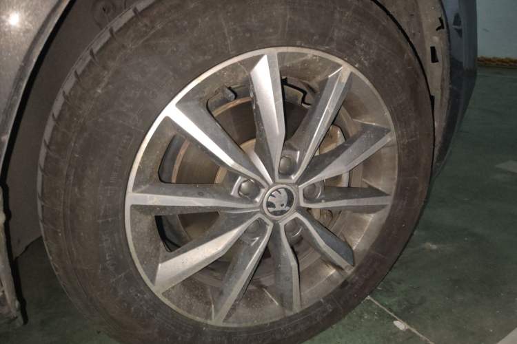 Used Skoda Octavia 2020 1.5L Automatic SmartDrive Luxury Edition Right Front Wheel Hub