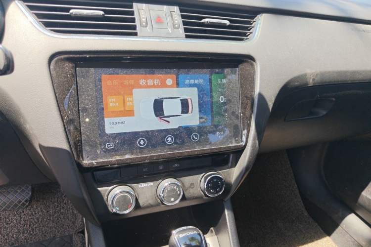 Used Skoda Octavia 2020 1.5L Automatic SmartDrive Comfort Edition Audio And AC Panel