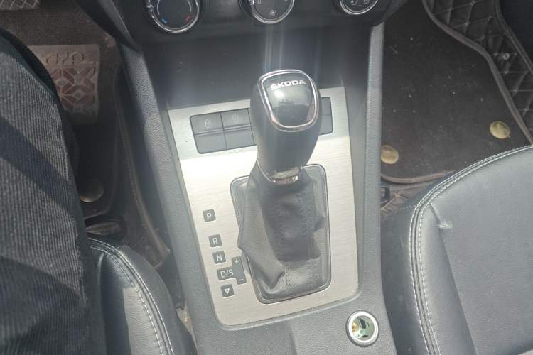 Used Skoda Octavia 2020 1.5L Automatic SmartDrive Comfort Edition Gear Lever