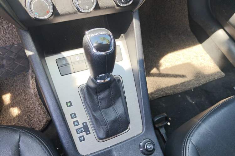 Used Skoda Octavia 2020 1.5L Automatic SmartDrive Comfort Edition Gear Lever