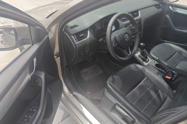 Used Skoda Octavia 2020 1.5L Automatic SmartDrive Comfort Edition Interior 3