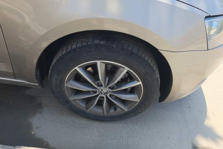 Used Skoda Octavia 2020 1.5L Automatic SmartDrive Comfort Edition Right Front Wheel Hub