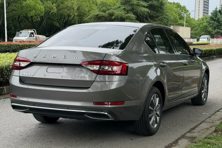 Used Skoda Octavia 2020 1.5L Automatic SmartDrive Luxury Edition Exterior 6