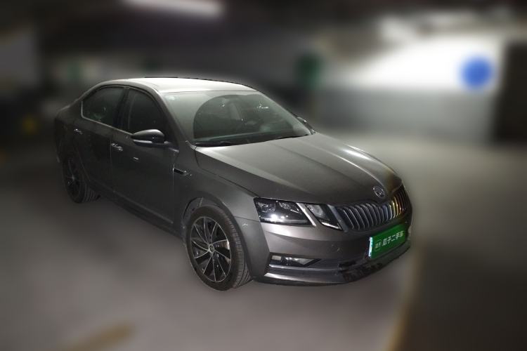 Used Skoda Octavia 2020 TSI280 DSG SmartDrive Luxury Edition Front Right 45 Deg