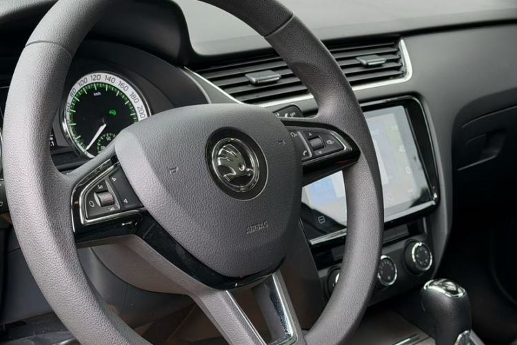 Used Skoda Octavia 2020 1.5L Automatic SmartDrive Luxury Edition Interior 3