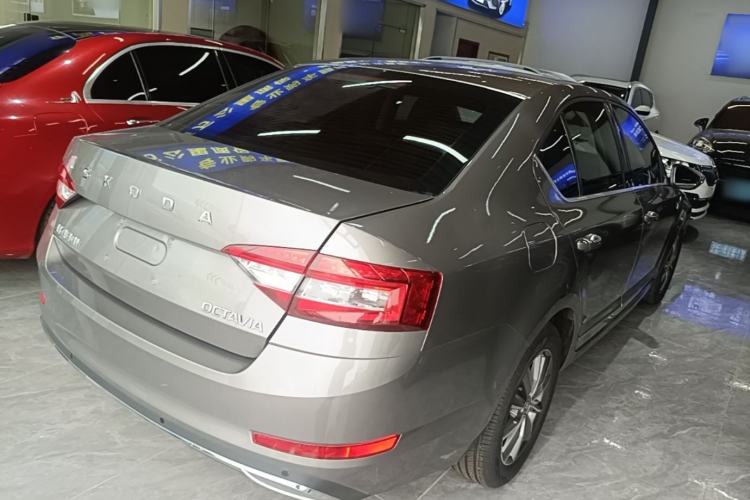 Used Skoda Octavia 2020 1.5L Automatic SmartDrive Luxury Edition Rear Right 45 Deg