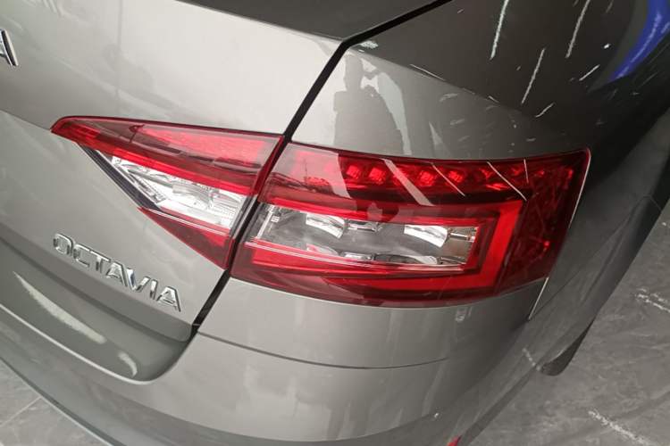 Used Skoda Octavia 2020 1.5L Automatic SmartDrive Luxury Edition Right Rear Taillight