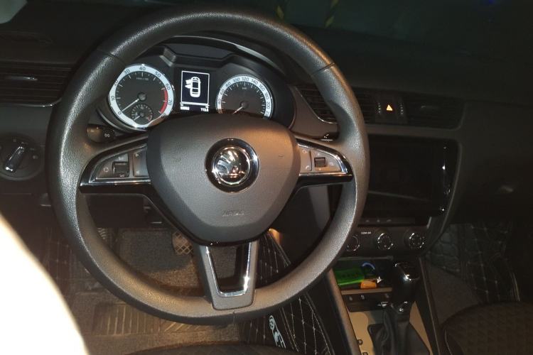 Used Skoda Octavia 2020 TSI280 DSG SmartDrive Luxury Edition Steering Wheel