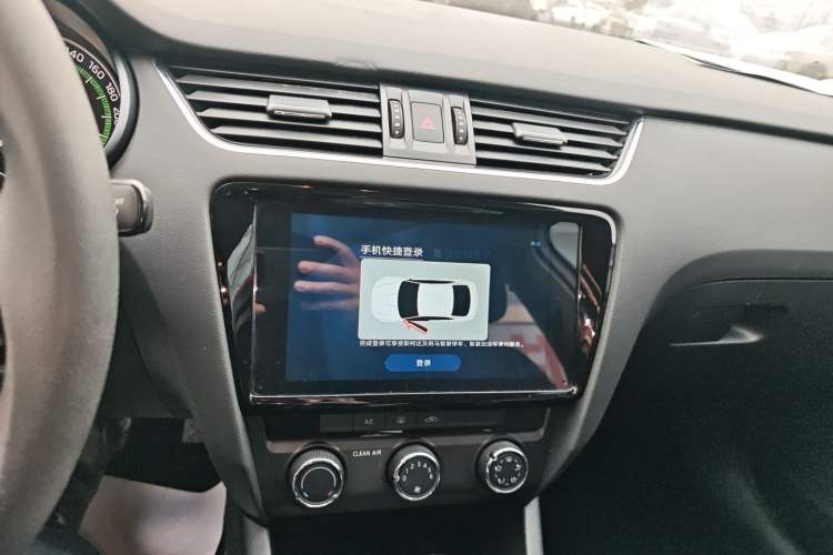 Used Skoda Octavia 2020 1.5L Automatic SmartDrive Comfort Edition Audio And AC Panel
