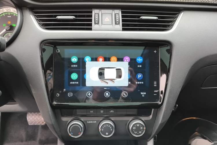 Used Skoda Octavia 2020 TSI230 DSG SmartDrive Luxury Edition Audio And AC Panel