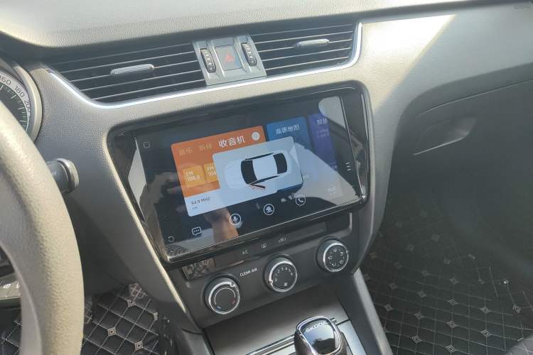 Used Skoda Octavia 2020 1.5L Automatic SmartDrive Luxury Edition Audio And AC Panel