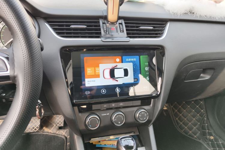 Used Skoda Octavia 2020 1.5L Automatic SmartDrive Luxury Edition Audio And AC Panel
