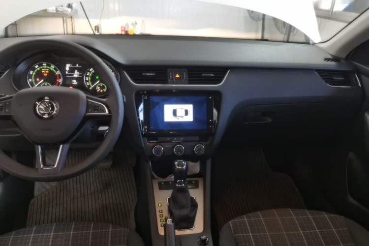 Used Skoda Octavia 2020 TSI230 DSG SmartDrive Comfort Edition Audio And AC Panel