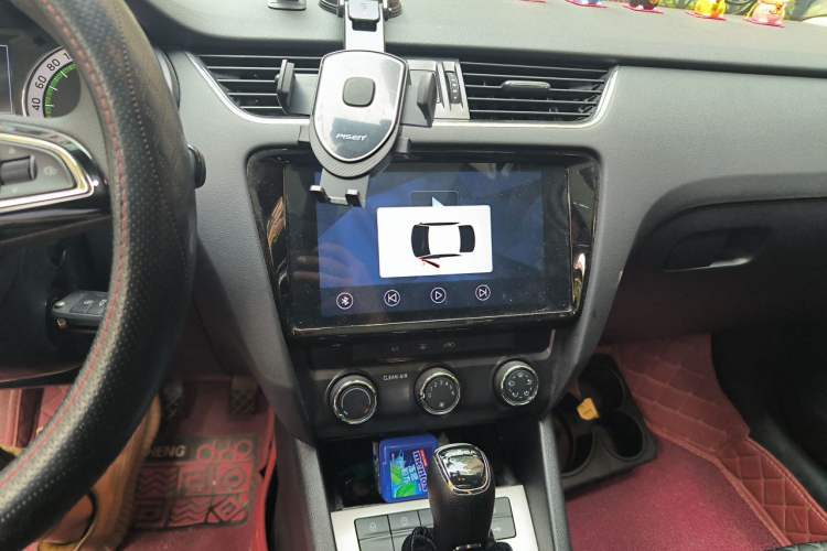 Used Skoda Octavia 2020 1.5L Automatic SmartDrive Luxury Edition Audio And AC Panel