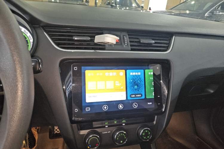 Used Skoda Octavia 2020 1.5L Automatic SmartDrive Luxury Edition Audio And AC Panel