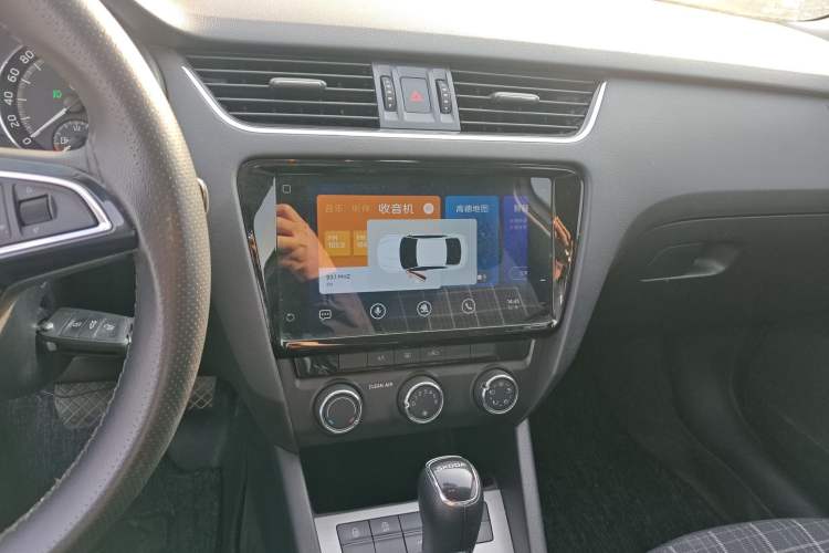 Used Skoda Octavia 2020 1.5L Automatic SmartDrive Comfort Edition Audio And AC Panel