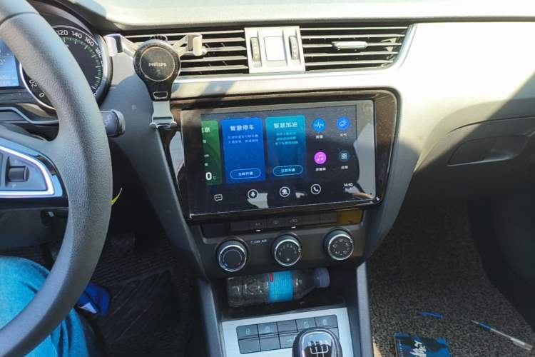 Used Skoda Octavia 2020 1.5L Manual SmartDrive Comfort Edition Audio And AC Panel