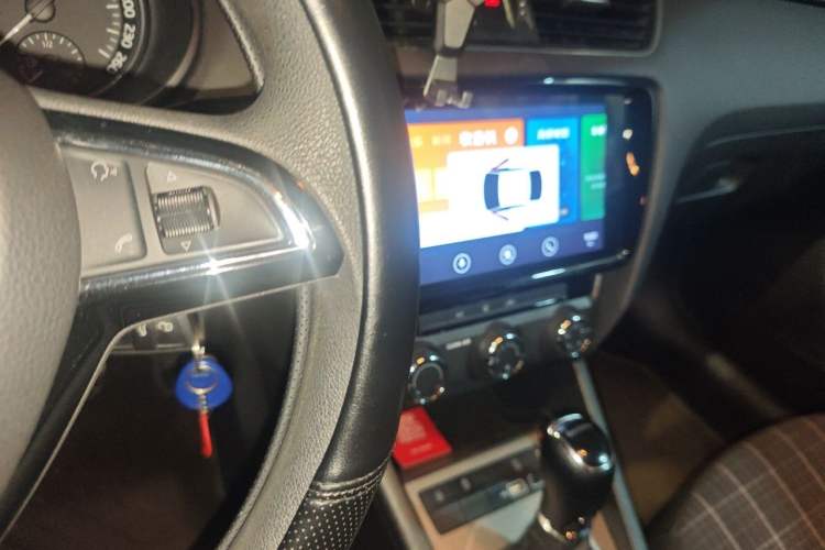 Used Skoda Octavia 2020 1.5L Automatic SmartDrive Comfort Edition Audio And AC Panel