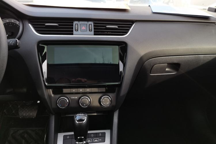 Used Skoda Octavia 2020 TSI280 DSG SmartDrive Luxury Edition Audio And AC Panel