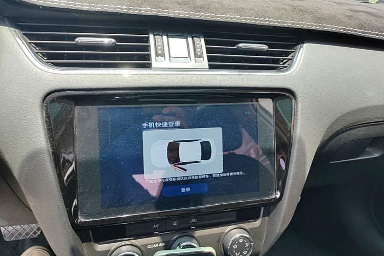 Used Skoda Octavia 2020 TSI230 DSG SmartDrive Luxury Edition Audio And AC Panel