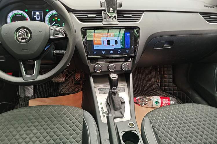 Used Skoda Octavia 2020 TSI230 DSG SmartDrive Luxury Edition Audio And AC Panel